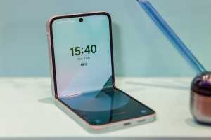 Samsung could launch a cheaper flip phone next year