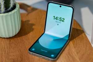 Samsung may have fixed two of the Z Flip&rsquo;s major issues, but another big one remains