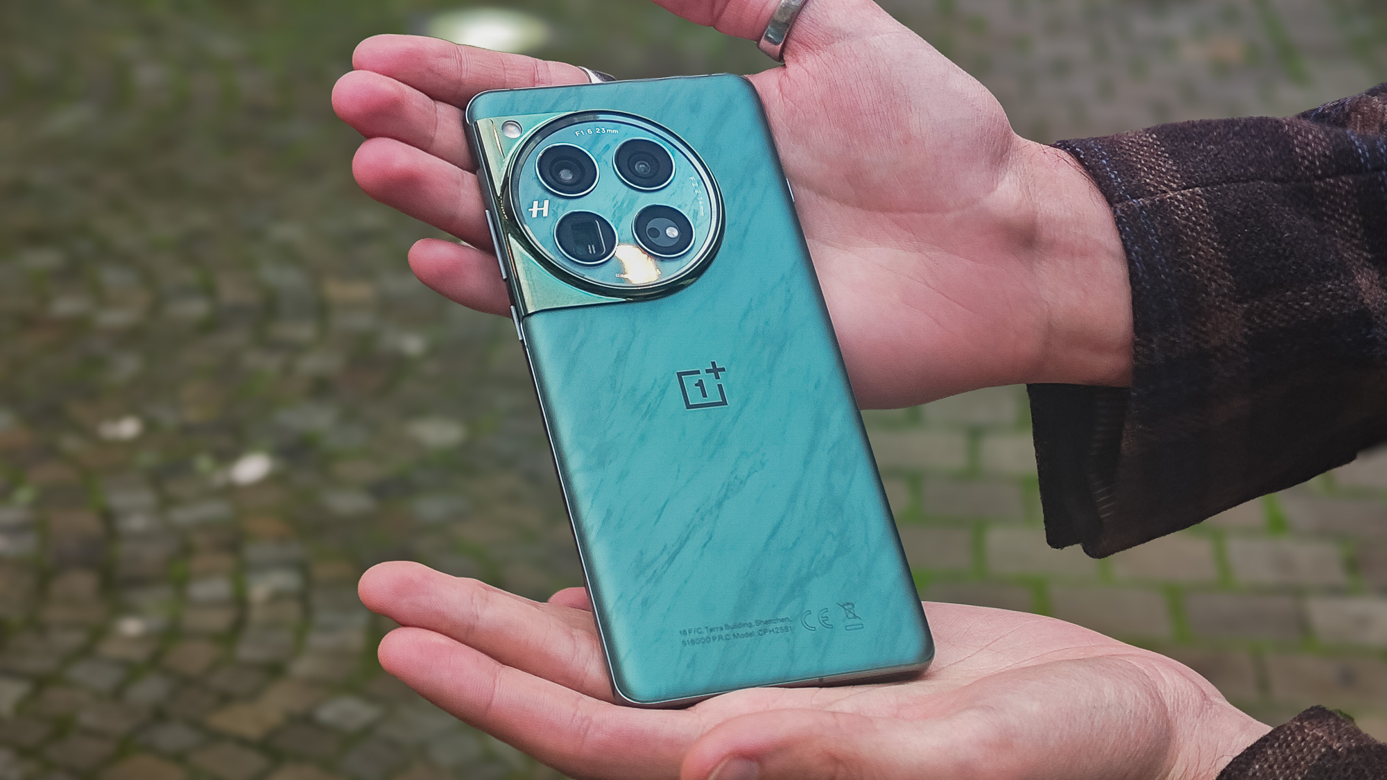 Save &pound;250 on the superb OnePlus 12